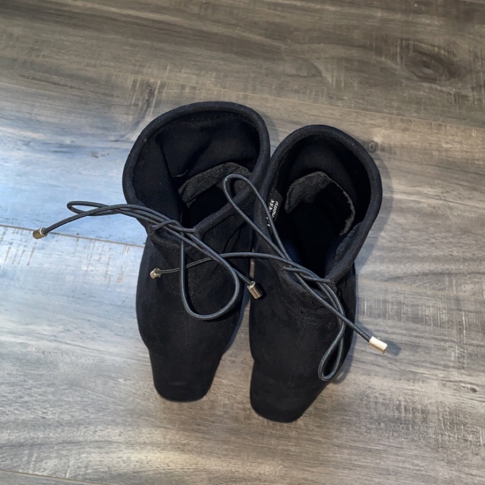 Chinese Laundry High Heeled Black Ankle Bootie - Picture 7 of 11